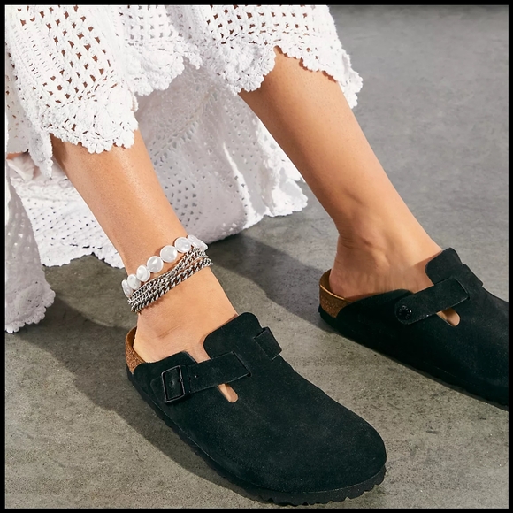 Birkenstock Shoes - NWOT Birkenstock Boston Soft Footbed Suede Leather in Black
